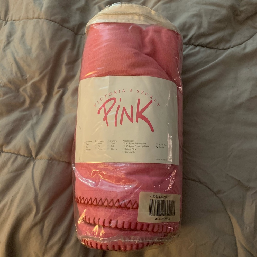 Victoria’s Secret PINK Stadium Blanket NEW